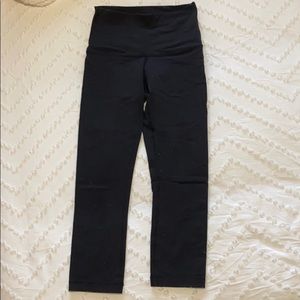 Black Lululemon Cropped Leggings